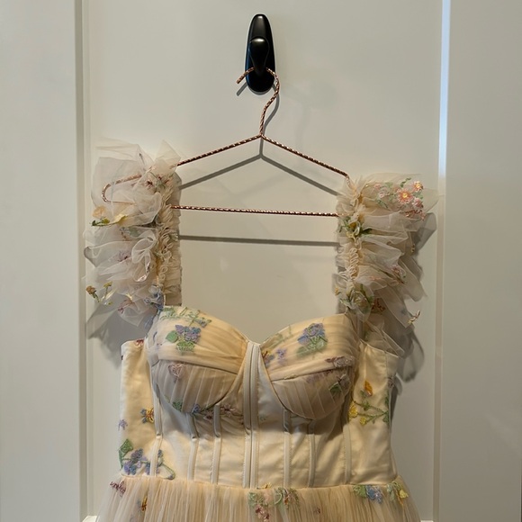 AVA GOWNS Forget Me Not Dress - Cream - STRONG SIZE (28.5” Waist, 34.6” Bust) - Picture 2 of 4